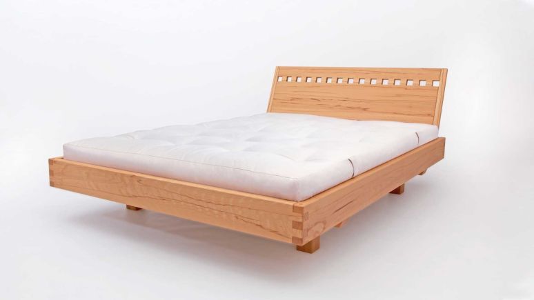 Floating Bed Exil: headboard with gaps
